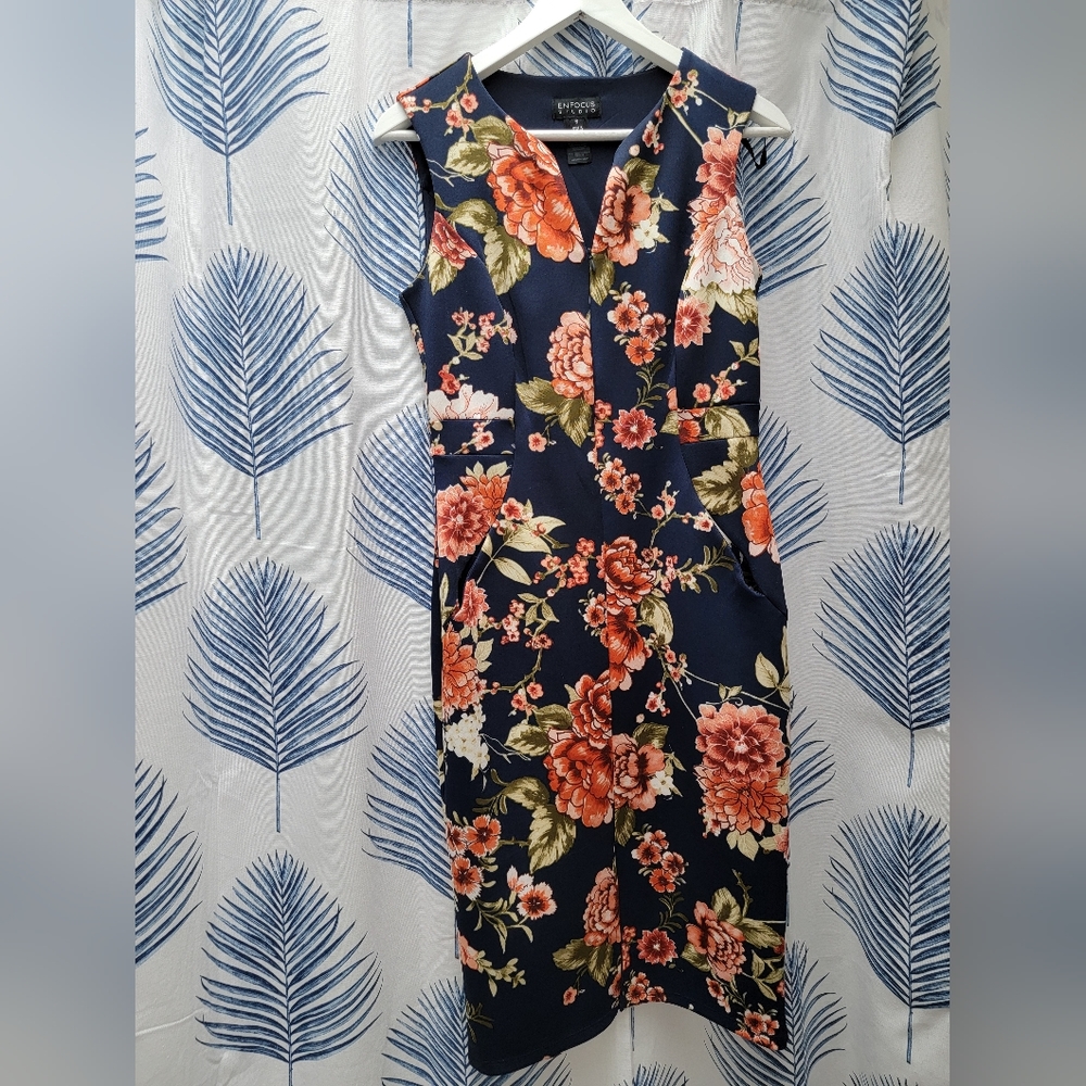 Floral Spring Knee-length Dress - Zip up V Neck 💐